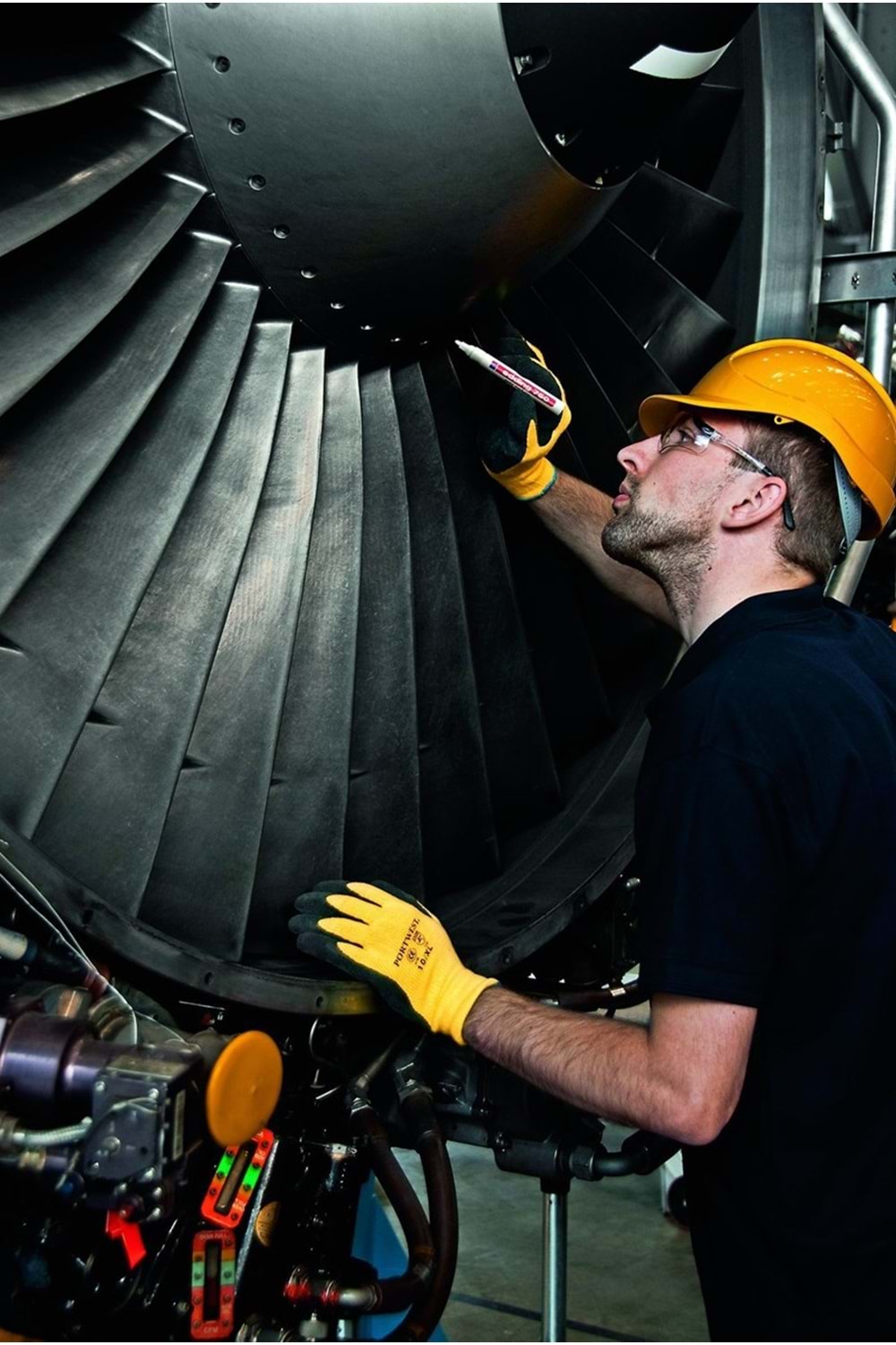 Edding Markör Dekor Boya Yuvarlak Uçlu 2-4 Mm Beyaz 750